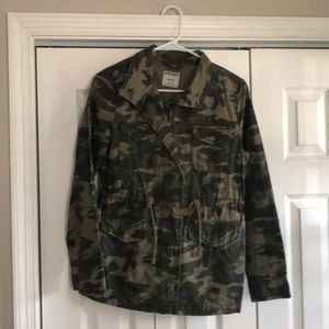 Women’s camo zip up jacket